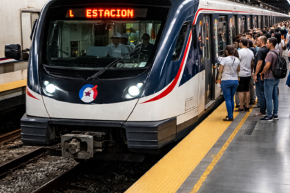 Metro de Panamá suma 40 mil usuarios diarios El Metro de Panamá registra aumento de pasajeros tras alza.
