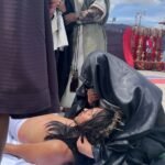 Privados de libertad representan Pasión de Cristo Penonomé Unos 60 privados de libertad representaron la Pasión de Cristo en Penonomé. La actividad se desarrolló en el Centro Penitenciario de Penonomé como parte de una iniciativa de resocialización impulsada por el Sistema Penitenciario de Panamá, enfocada en promover valores y disciplina entre la población privada de libertad. La representación permitió recrear uno de los episodios más significativos de la tradición cristiana, generando un espacio de reflexión espiritual y crecimiento personal para los participantes.