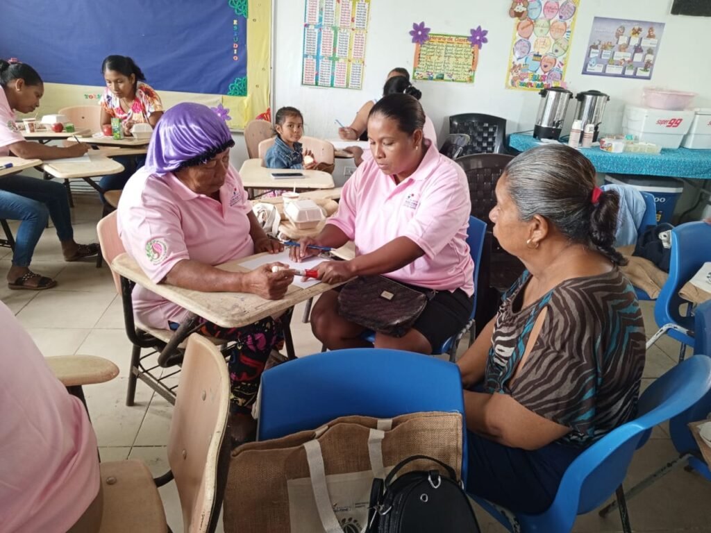 miambiente fortalece el liderazgo femenino en comunidades de costa abajo de colón . Panama