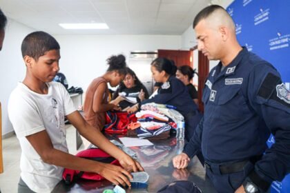 ministerio de gobierno impulsa campamento juvenil para prevenir violencia