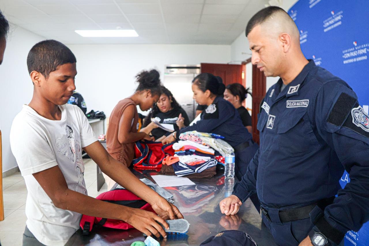 ministerio de gobierno impulsa campamento juvenil para prevenir violencia