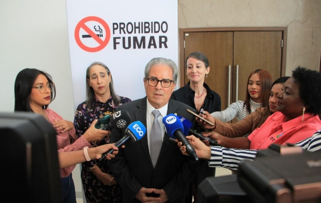 ministro de salud fernando boyd