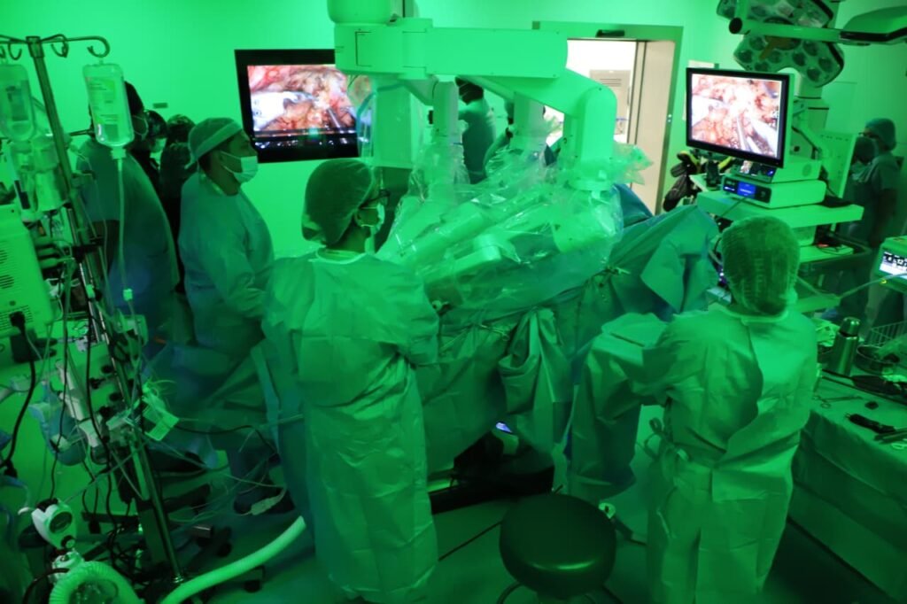 Ciudad de la Salud estrena cirugía robótica con primeras operaciones oncológicas Tecnología médica fortalece modernización hospitalaria en Panamá