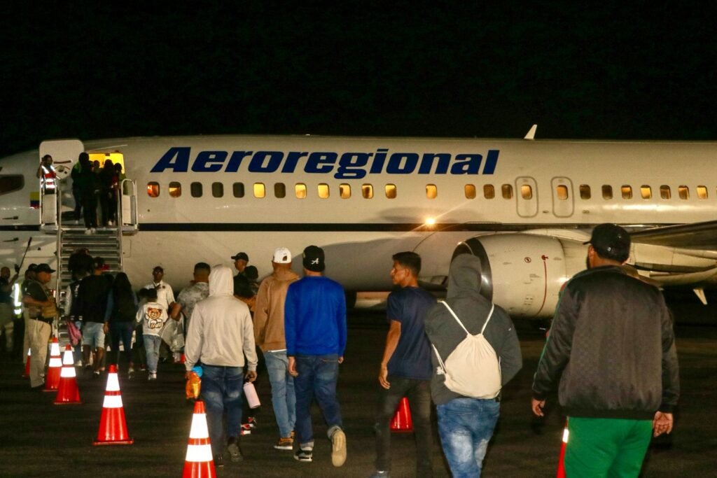 Panamá activa vuelo humanitario voluntario de retorno hacia Venezuela Panamá coordina primer vuelo humanitario de retorno voluntario hacia Venezuela