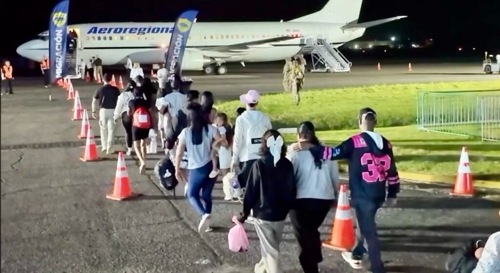 Panamá activa vuelo humanitario voluntario de retorno hacia Venezuela La operación aérea partió desde el hangar de la Base Aérea Aeronaval Teniente Octavio Rodríguez Garrido, ubicada en Panamá Pacífico, como parte de una iniciativa orientada a fortalecer la asistencia humanitaria y facilitar mecanismos de migración ordenada, segura y regular.