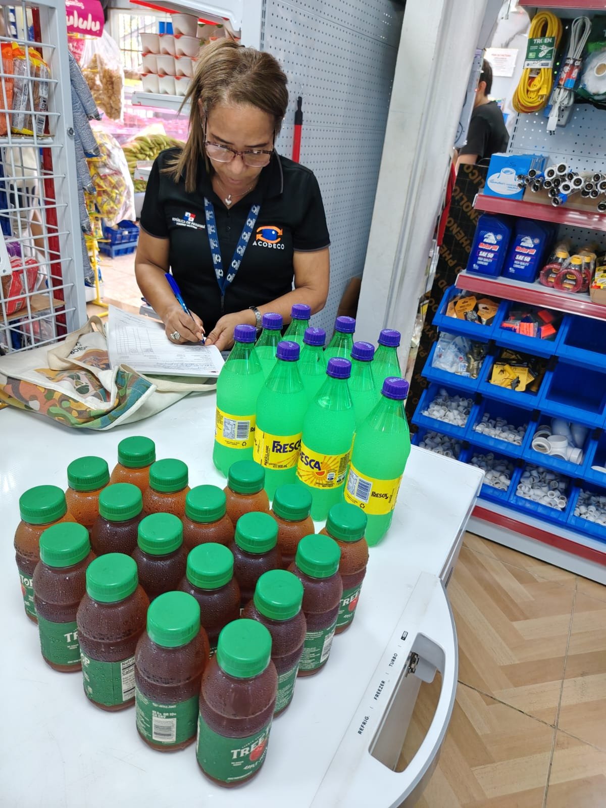 Detectan productos vencidos y deteriorados en comercios