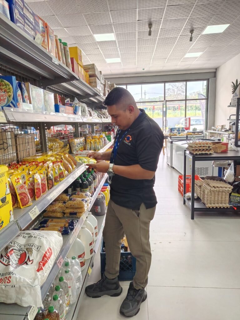 En contraste, los monitoreos realizados en sectores sensitivos mostraron resultados positivos. La Acodeco inspeccionó 33 estaciones de combustible en la provincia y no detectó irregularidades en el despacho de gasolina.

Durante este período también se tramitaron más de 40 notificaciones, 25 citaciones a comerciantes y la programación de 10 audiencias administrativas, además de la apertura de dos nuevas quejas formales.

Las acciones desarrolladas permitieron una recaudación aproximada de B/.855.00 en concepto de multas aplicadas por incumplimientos detectados durante las verificaciones.