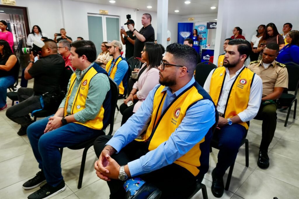 Por su parte, el presidente del Club Activo 20-30 Panamá, Danilo Pinto Muñoz, hizo un llamado a las familias, empresas y medios de comunicación para convertirse en embajadores de esta iniciativa nacional.