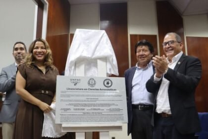 Universidad de Panamá inicia histórica licenciatura para pilotos comerciales Universidad de Panamá inició la primera Licenciatura en Ciencias Aeronáuticas para pilotos comerciales en Latinoamérica.