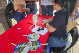 ISA orienta pescadores sobre seguros durante gira en Boca Chica Este tipo de actividades busca fortalecer el vínculo entre las instituciones y las comunidades productivas, promoviendo mayor acceso a programas de apoyo, financiamiento, capacitación y protección agropecuaria.