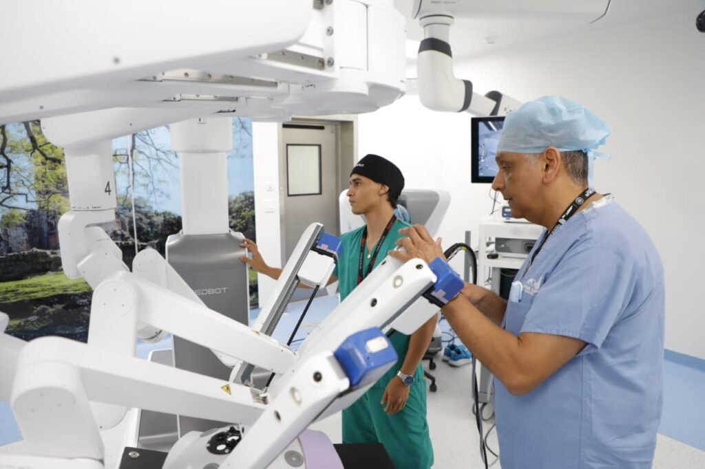 Panamá entra oficialmente a nueva era médica con cirugía robótica personal medico entrenado ciudad de la salud panmá