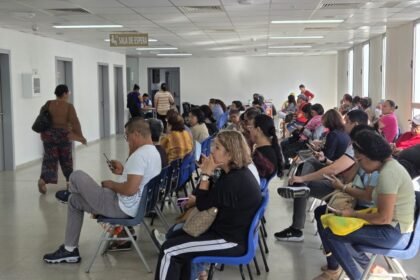 Chiriquí acelera diagnósticos gastrointestinales con jornada médica extraordinaria intensiva sala de espera hospital rafael hernandez en david