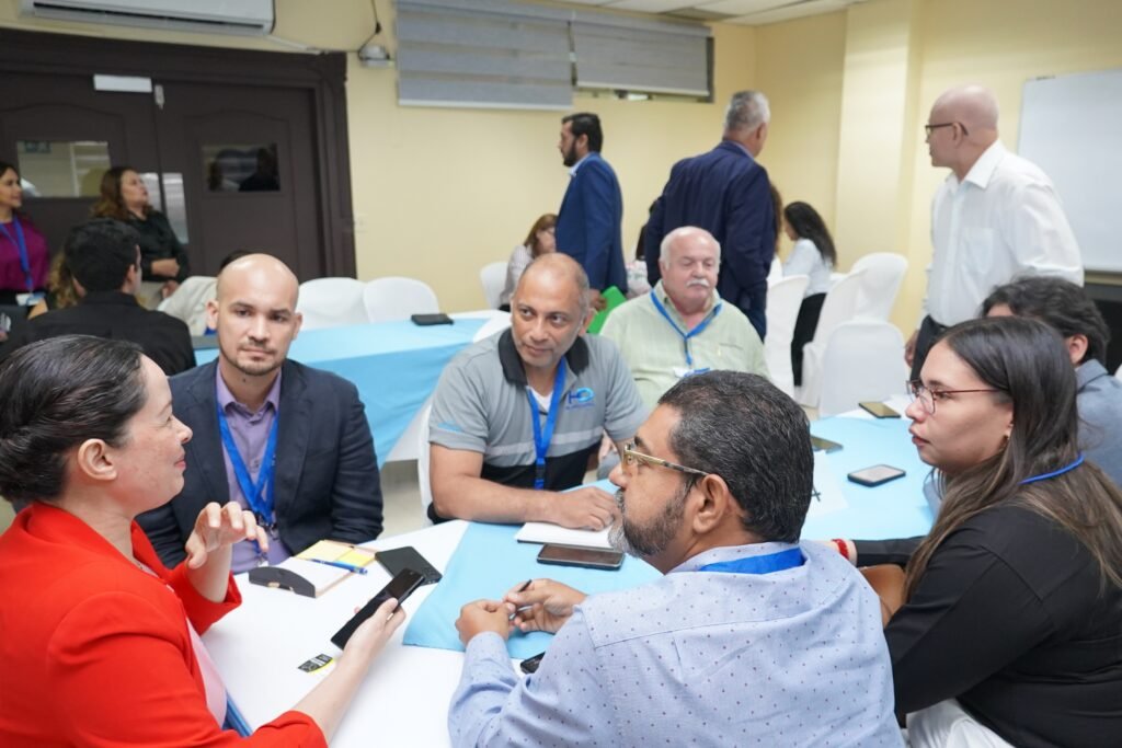 UTP y Senacyt impulsan diálogo estratégico entre academia y empresas para fortalecer innovación tecnológica en Panamá.