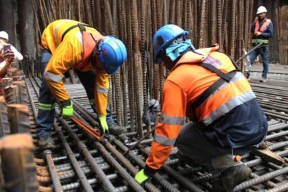 El ministro de Obras Públicas, José Luis Andrade, indicó que actualmente el proyecto genera alrededor de 2,000 empleos directos, cifra que aumentará a 3,000 trabajadores durante los próximos meses.