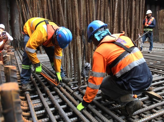 El ministro de Obras Públicas, José Luis Andrade, indicó que actualmente el proyecto genera alrededor de 2,000 empleos directos, cifra que aumentará a 3,000 trabajadores durante los próximos meses.