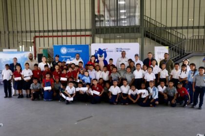 un total de 69 estudiantes en condición de vulnerabilidad social recibieron becas del programa abrazos de futuro, 1