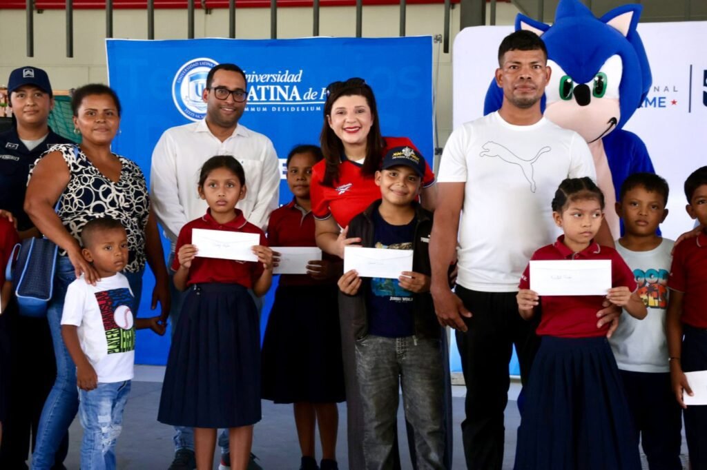 un total de 69 estudiantes en condición de vulnerabilidad social recibieron becas del programa abrazos de futuro