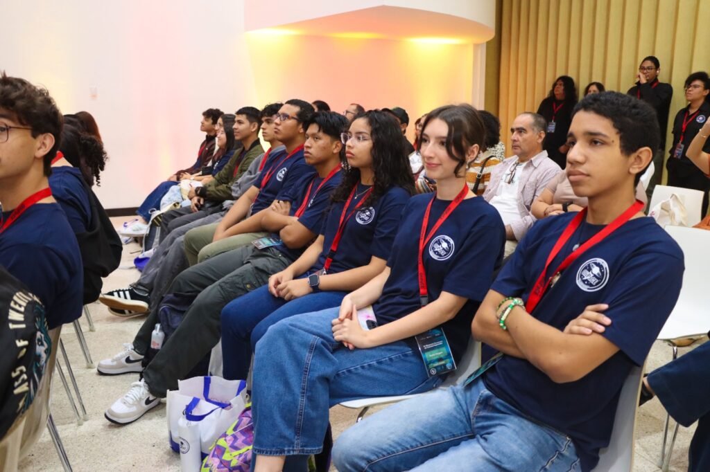 Cuarenta estudiantes de distintas regiones del país participan esta semana en la fase final de la IX Olimpiada Panameña de Ciencias Espaciales (OliPaCE), una competencia académica que promueve el talento científico juvenil y que definirá la delegación que representará a Panamá en la Olimpiada Latinoamericana de Astronomía y Astronáutica (OLAA) 2026.