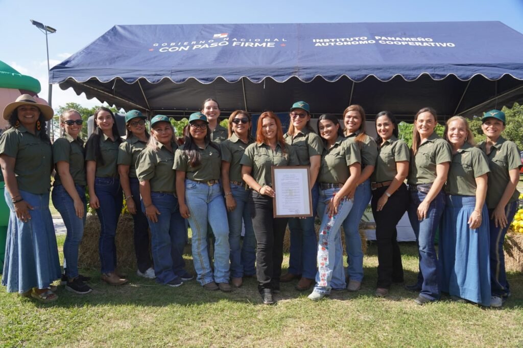 Panamá Oeste. – Las mujeres ganaderas de Panamá alcanzaron un importante logro para el fortalecimiento de su participación en el sector agropecuario con la obtención de la personería jurídica de la primera Cooperativa de Servicios Múltiples de Mujeres Ganaderas R.L.
