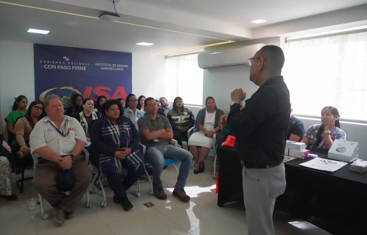 Funcionarios del ISA refuerzan conocimientos sobre prevención del VIH