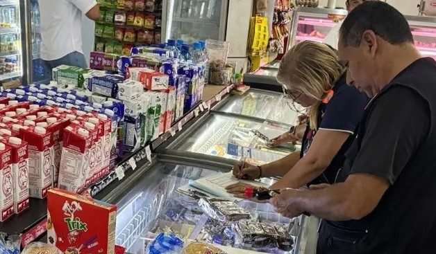 Los consumidores panameños contarán con mayor información al momento de realizar sus compras gracias a la Ley 543 de 7 de julio de 2026, que establece la identificación obligatoria del origen de los productos alimenticios y la diferenciación entre alimentos originales, sucedáneos e imitaciones que se comercializan en el país.