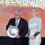 El evento reunió a representantes del Gobierno, el sector empresarial, el cuerpo diplomático y organismos internacionales para analizar el papel que puede desempeñar Panamá en un entorno global marcado por la incertidumbre geopolítica y la transformación del comercio mundial.