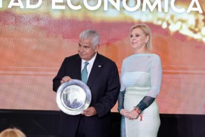 El evento reunió a representantes del Gobierno, el sector empresarial, el cuerpo diplomático y organismos internacionales para analizar el papel que puede desempeñar Panamá en un entorno global marcado por la incertidumbre geopolítica y la transformación del comercio mundial.