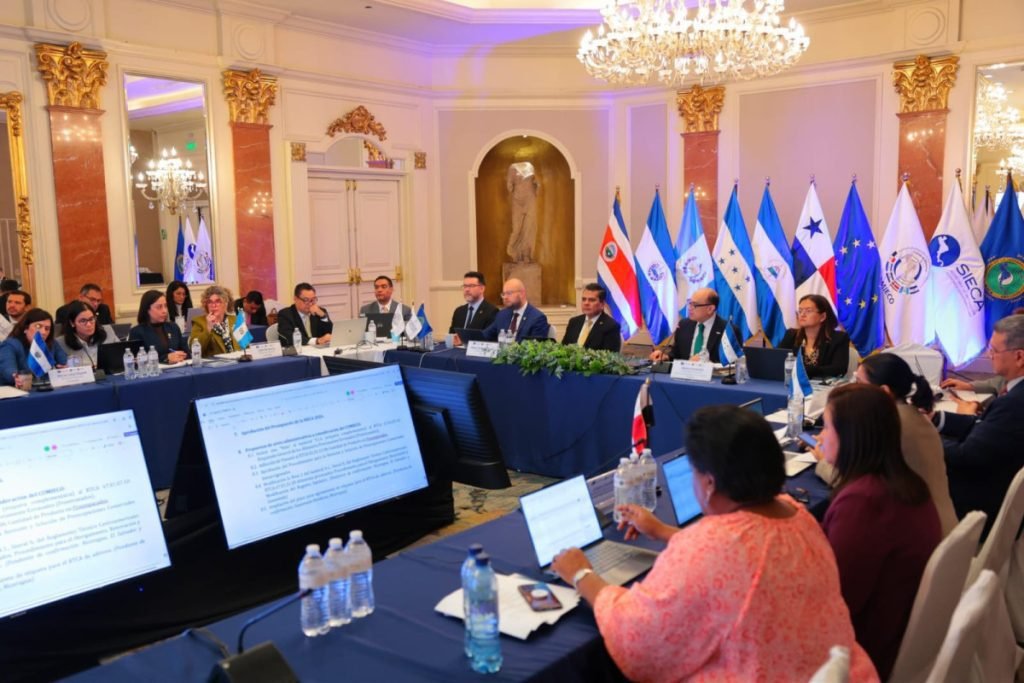 Panamá fortaleció su liderazgo en la integración económica centroamericana al conseguir que una propuesta nacional fuera incorporada en el nuevo Reglamento Técnico Centroamericano sobre Etiquetado General de Alimentos Preenvasados, aprobado por el Consejo de Ministros de Integración Económica (COMIECO) mediante la Resolución N.° 501-2026.