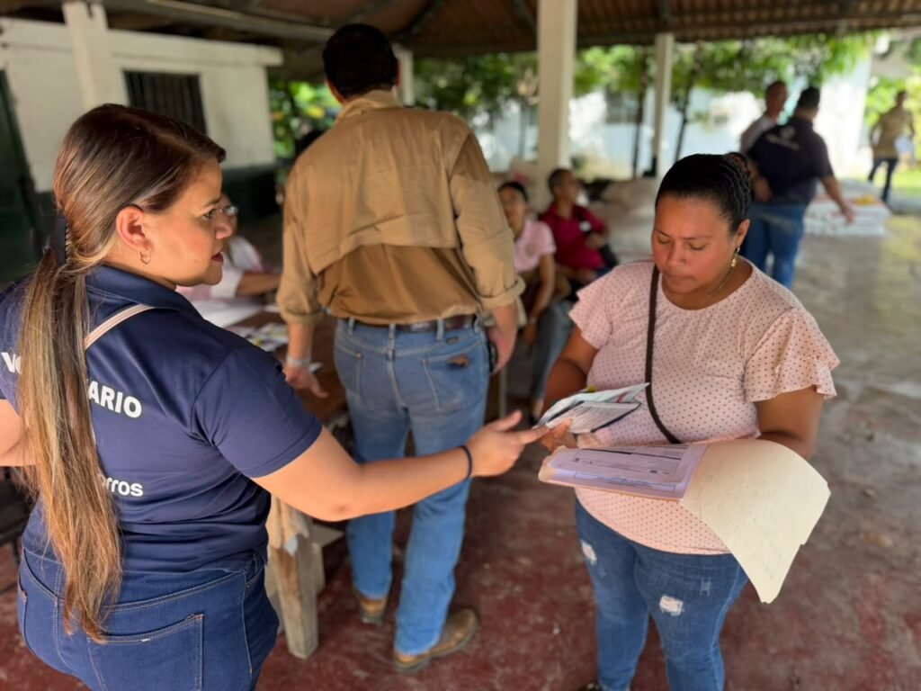 El convenio MIDA-Meduca–Caja de Ahorros promueve la seguridad alimentaria y el aprendizaje práctico mediante huertos y granjas avícolas escolares, acercando a los estudiantes a la producción y al consumo de alimentos saludables.