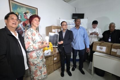 donación de equipos solares y ambulancia en Panamá Oeste